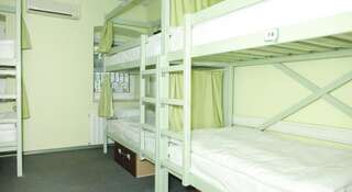 Гостиница Хостел Заходи на Белорусской Москва Кровать в общем номере для мужчин и женщин с 8 кроватями-1
